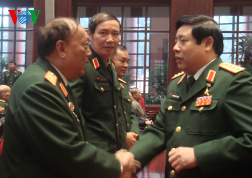 ການນຳກະຊວງປ້ອງກັນປະເທດພົບປະກັບພະນັກງານຂັ້ນສູງໃນກອງທັບທີ່ໄດ້ພັກກິນເບຍບຳນານ